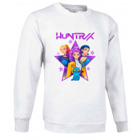 Sudadera blanca con diseño Huntrix, tres chicas anime y un gato azul sobre una estrella violeta